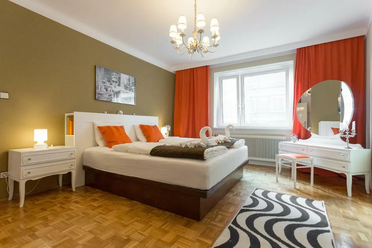 70\'S Retro Viennese Apartment location
