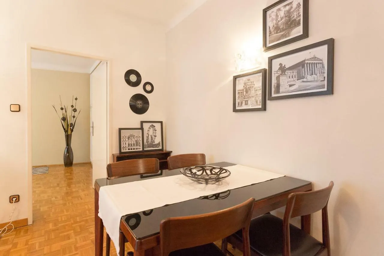 70'S Retro Viennese Apartment  Vienna