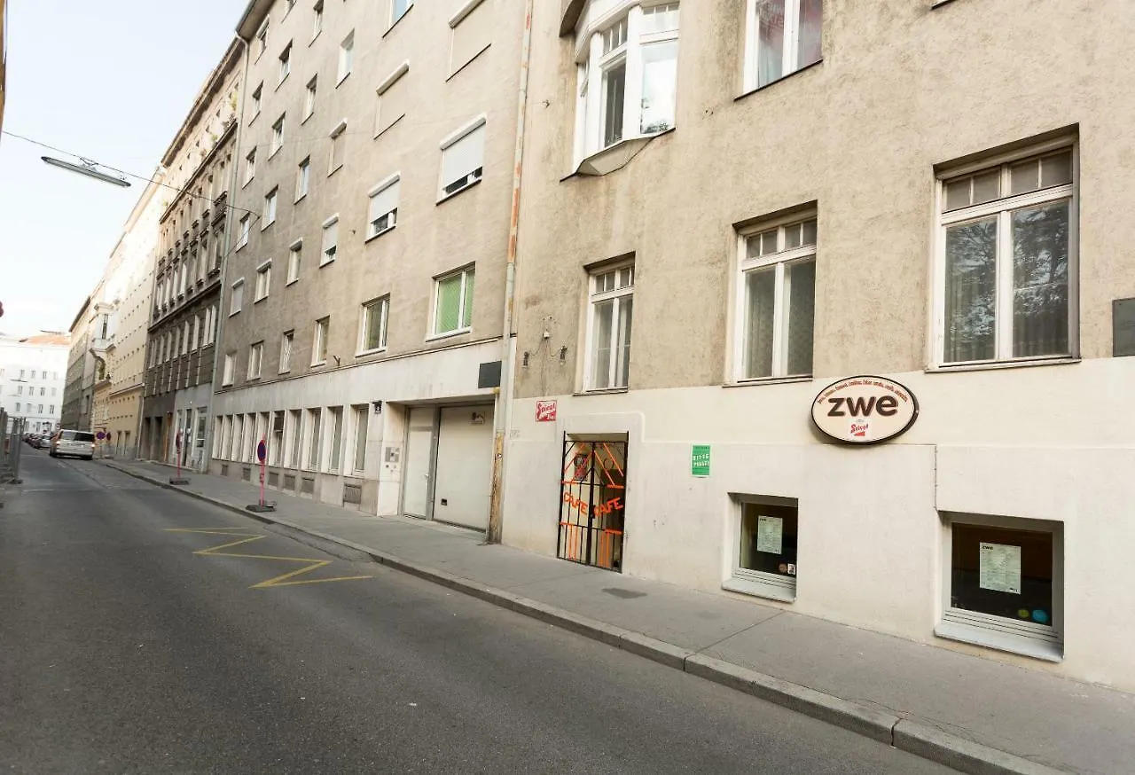 70'S Retro Viennese Apartment