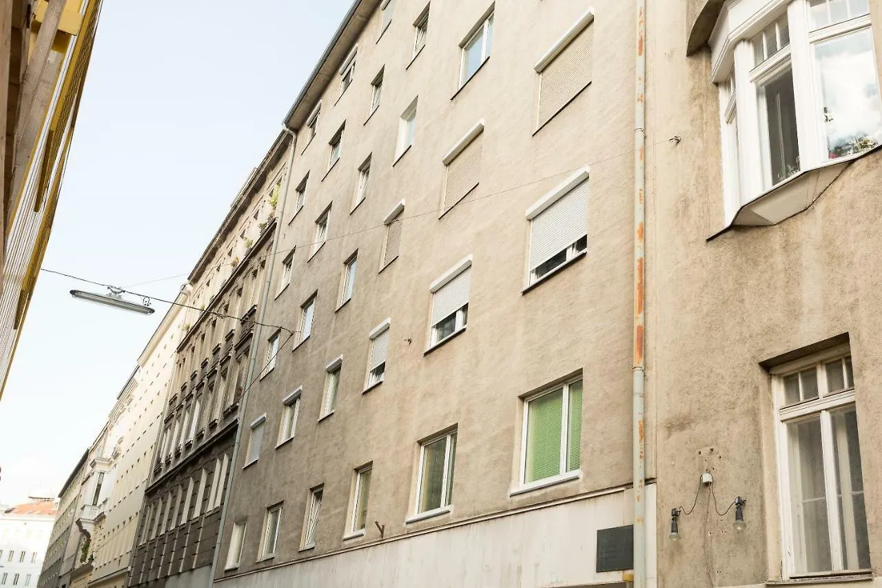 70'S Retro Viennese Apartment