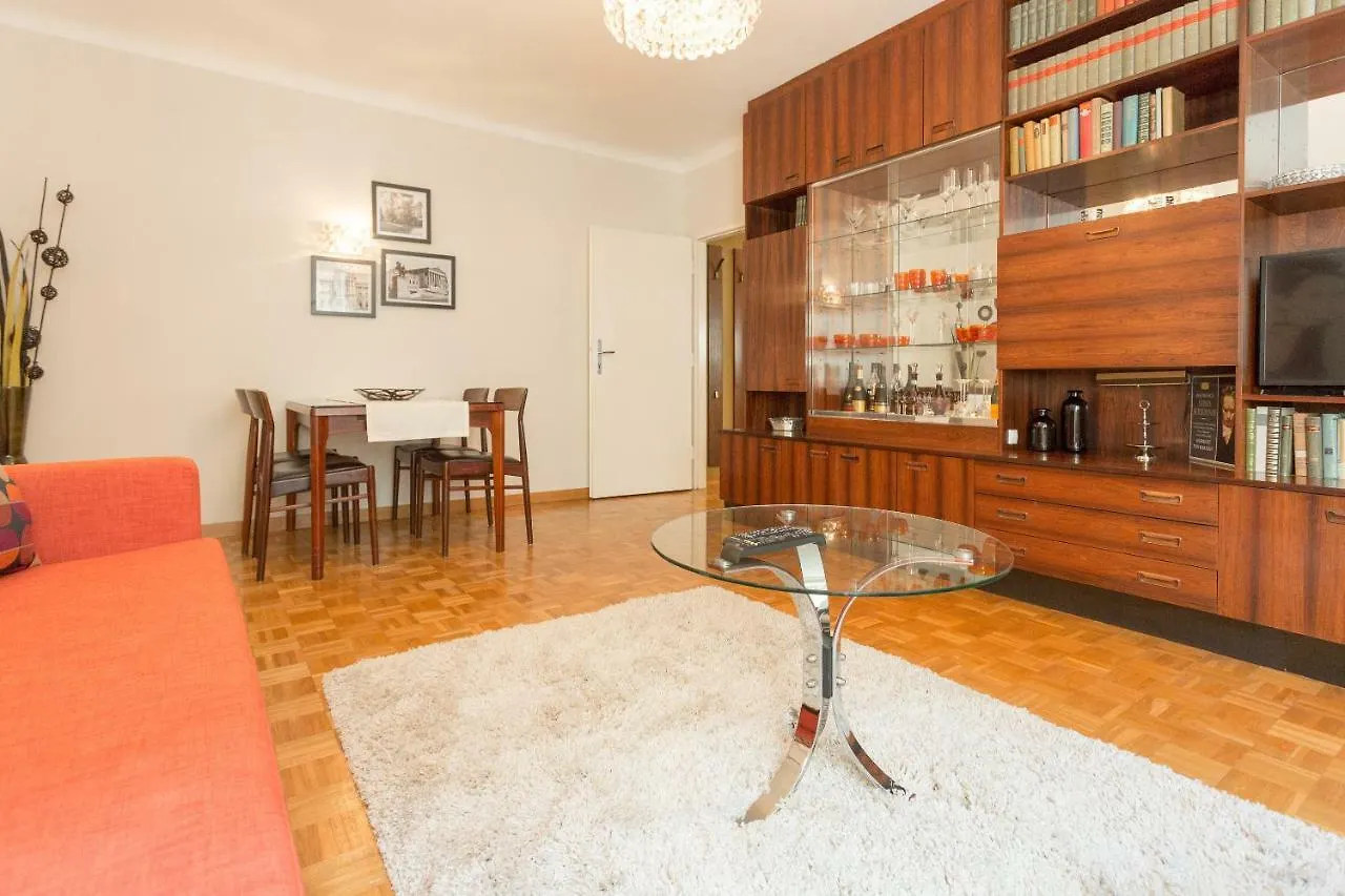70'S Retro Viennese Apartment